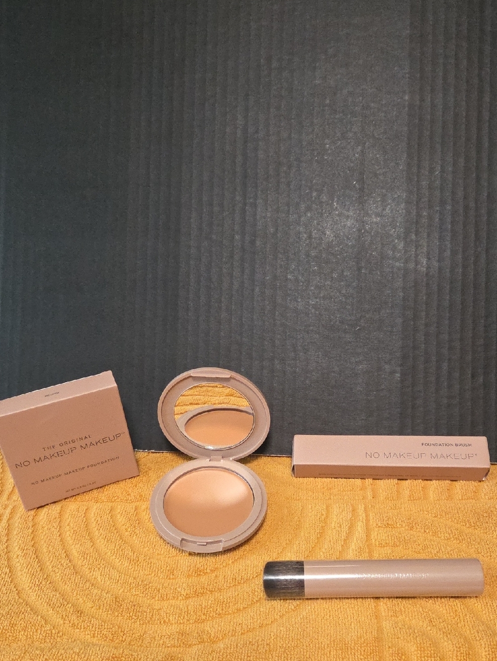 No Makeup Makeup Foundation & Brush Duo- Color Medium